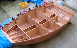 Pram dinghy - fitting the rubbing strake